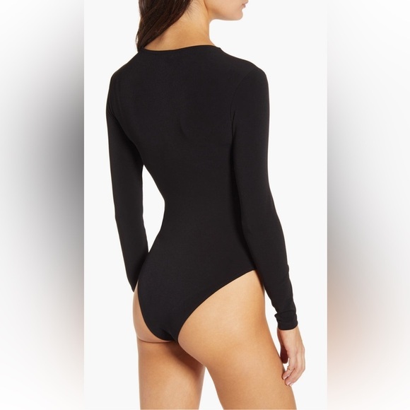 Leith
Deep V-Neck Long
Sleeve Bodysuit black - medium - Picture 3 of 7